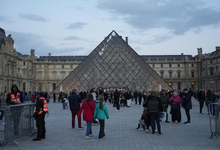 卢浮宫抢劫案嫌疑人多为惯犯 两人曾共同犯案